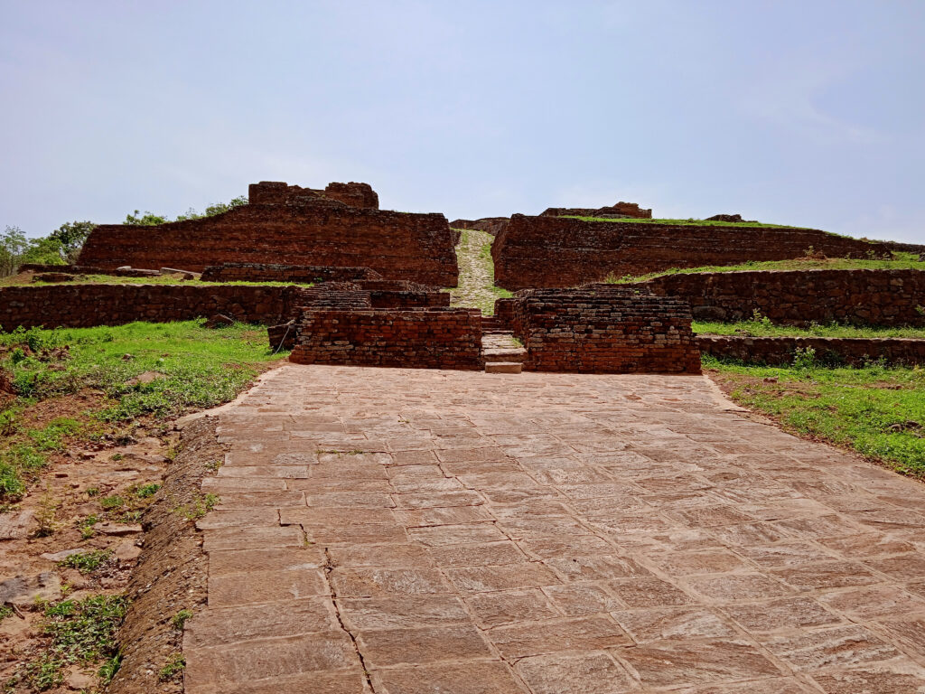 2nd century bce to 8th century bce salihundam buddhist site