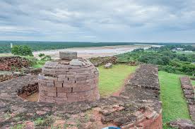 stupas in salihundam 